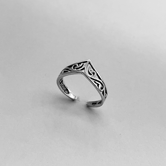 Sterling Silver V Shape Filigree Toe Ring, Silver Rings, Chevron Ring, Swirls - Picture 5 of 14